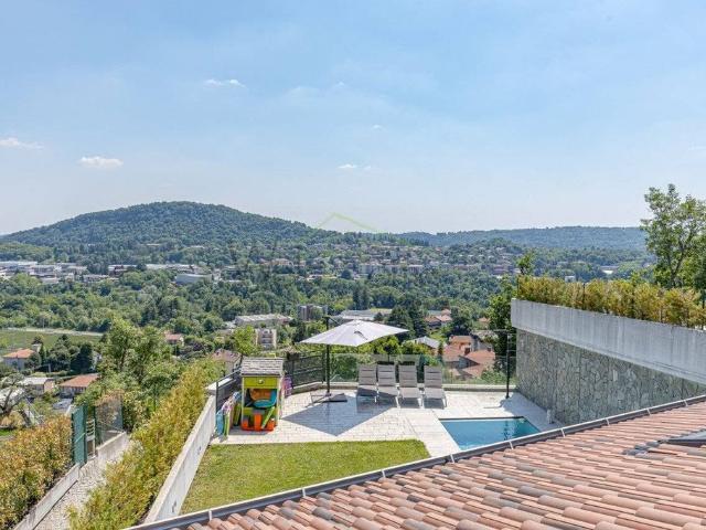 Villa Indipendente in vendita a Tavernerio, Lombardia