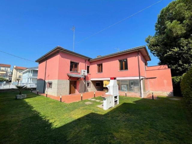 Villa Indipendente in vendita a Vicoli, Ravenna