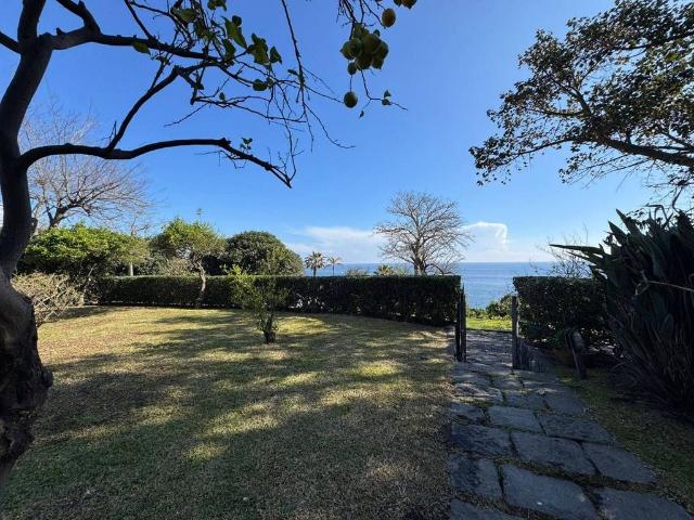 Villa Indipendente in vendita a Acireale, Sicilia