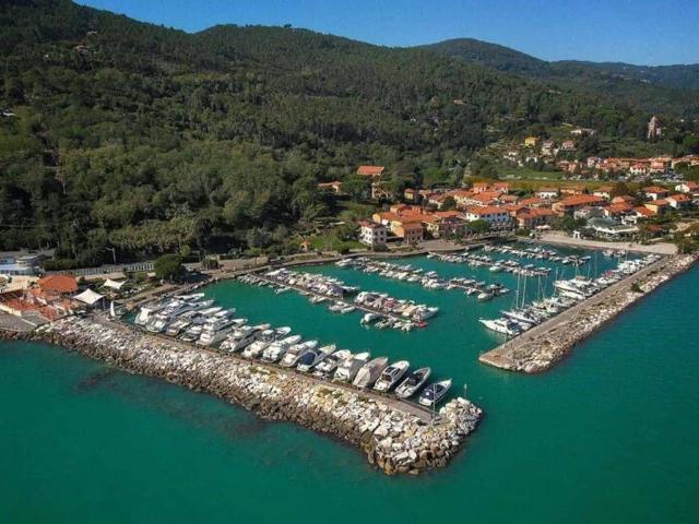 Villa Indipendente in vendita a Ameglia, Liguria