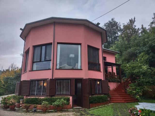 Villa Indipendente in vendita a Montescudo-Monte Colombo, Montescudo