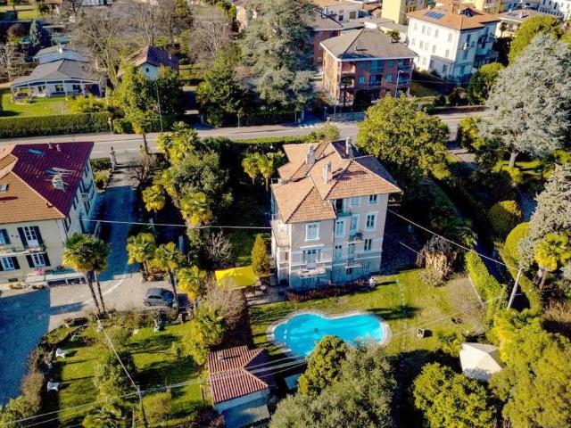 Villa Indipendente in vendita a Villa Lesa, Piemonte
