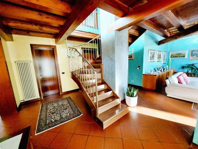 Villa Indipendente in vendita a Pieve del Grappa, Castelcucco