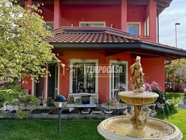 Villa Indipendente in vendita a Imbersago, Lombardia