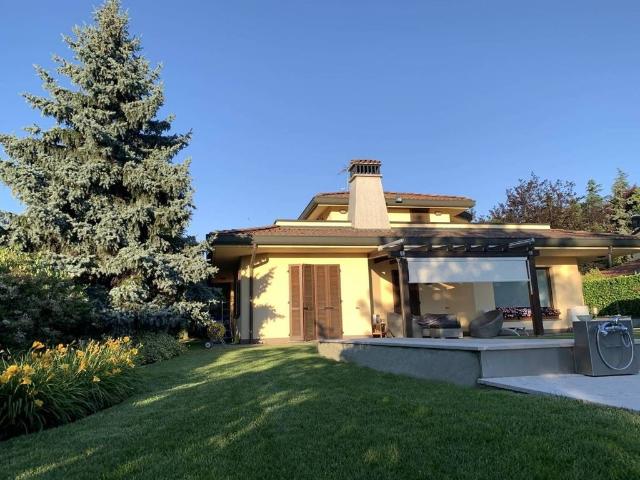 Villa Indipendente in vendita a Besana In Brianza, Lombardia