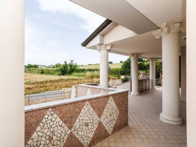 Villa Indipendente in vendita a Unione dei comuni Valle del Savio, Cesenà