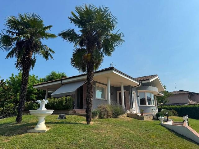 Villa Indipendente in vendita a Piemonte, Asti