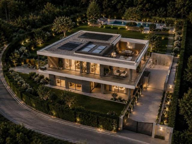 Villa Indipendente in vendita a Cantù, Lombardia