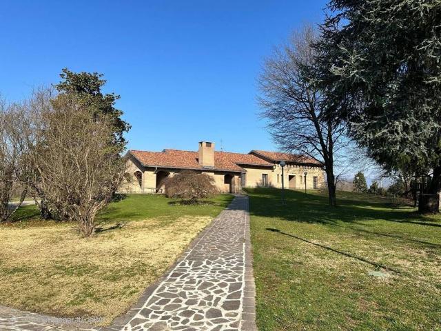Villa Indipendente in vendita a Bernareggio, Lombardia