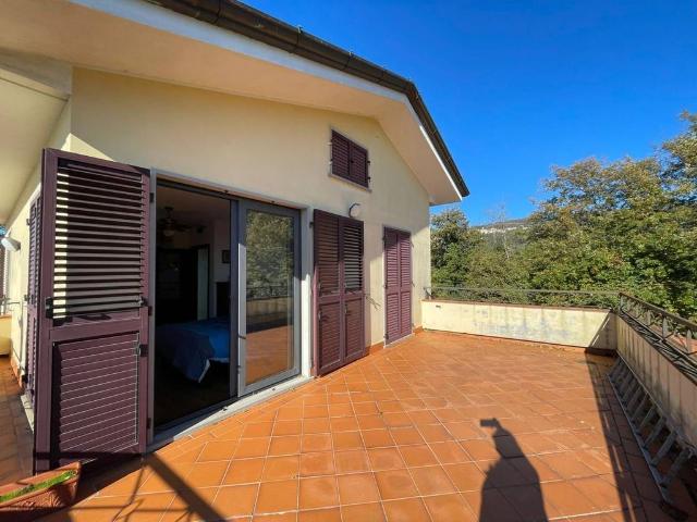 Villa Indipendente in vendita a Bolano, Liguria