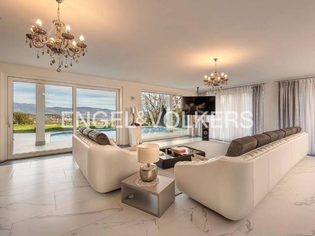 Villa Indipendente in vendita a Crevenna, Erba