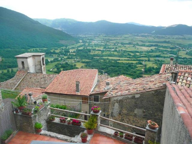 Villa Indipendente in vendita a Pereto, Abruzzo