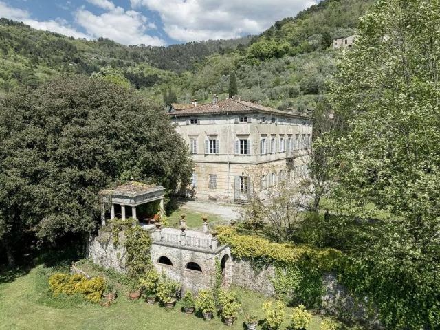 Villa Indipendente in vendita a Bagni Di Lucca Ponte, Toscana