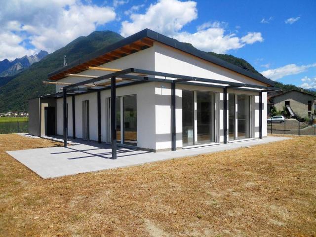 Villa Indipendente in vendita a Dubino, Lombardia