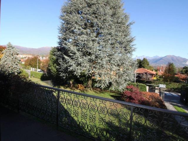 Villa Indipendente in vendita a Anzano Del Parco, Lombardia