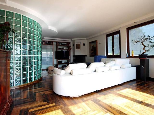 Villa Indipendente in vendita a Albavilla, Lombardia