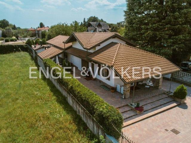 Villa Indipendente in vendita a Bergoro, Fagnano Olona