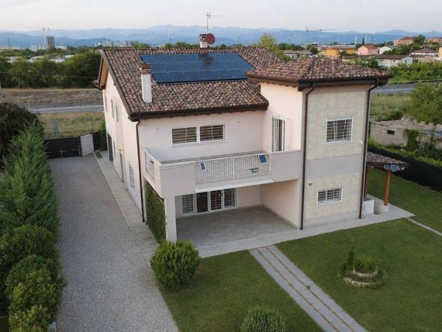 Villa Indipendente in vendita a Sud, Brenzone