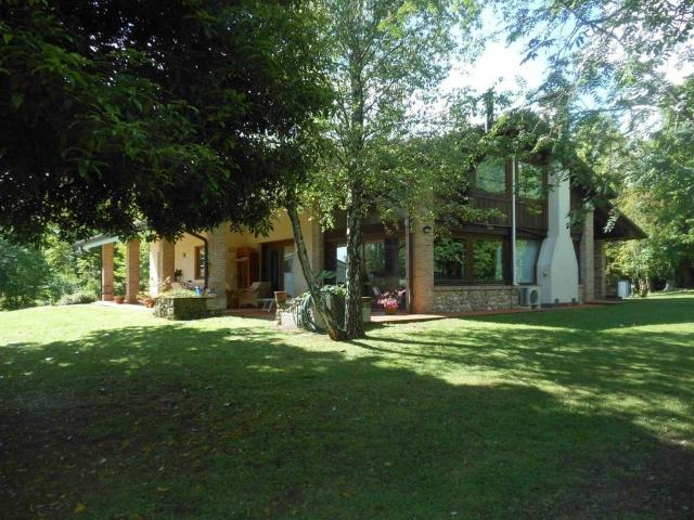 Villa Indipendente in vendita a Montebelluna, Veneto