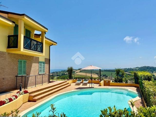 Villa Indipendente in vendita a Centro Storico, Marche