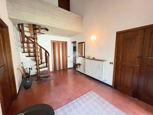 Villa Indipendente in vendita a Monte Marenzo, Lombardia