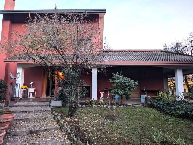 Villa Indipendente in vendita a San Giuliano Monzese, Cologno Monzese