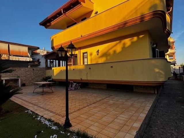 Villa Indipendente in vendita a Mugnano di Napoli, Napoli