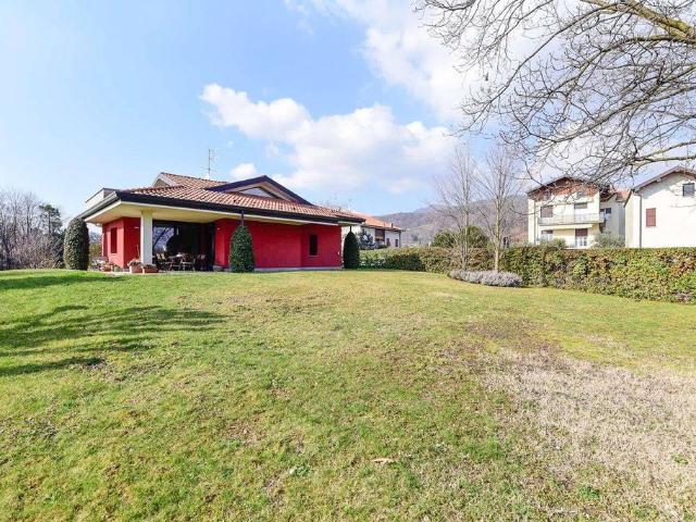 Villa Indipendente in vendita a Albese con Cassano, Albese