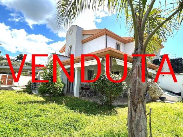 Villa Indipendente in vendita a Mràxini Arrùbiu/Margine Rosso, Quartu Sant'elena