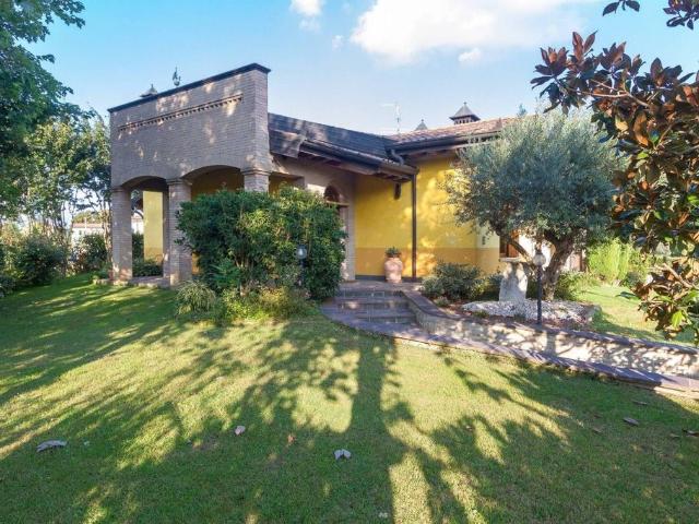 Villa Indipendente in vendita a Cremona, Lombardia