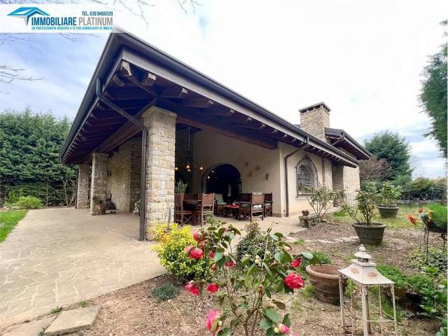 Villa Indipendente in vendita a Macherio, Lombardia