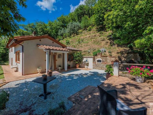Villa Indipendente in vendita a Camaiore, Toscana