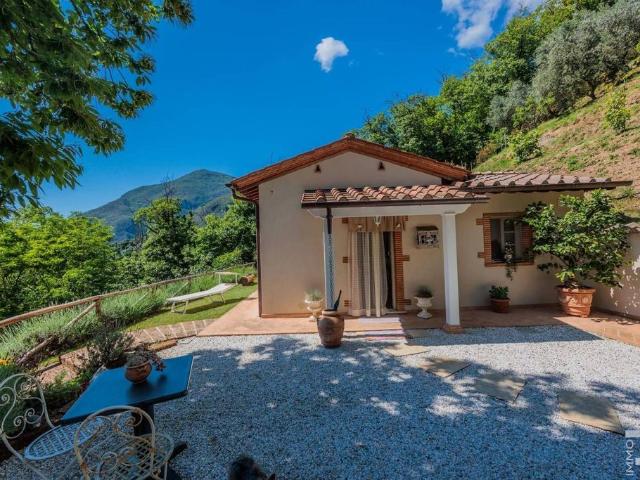 Villa Indipendente in vendita a Camaiore, Toscana