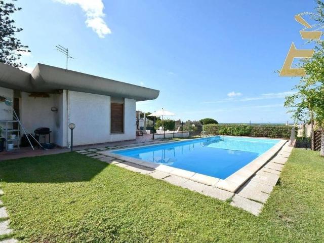 Villa Indipendente in vendita a Mràxini Arrùbiu/Margine Rosso, Quartu Sant'elena