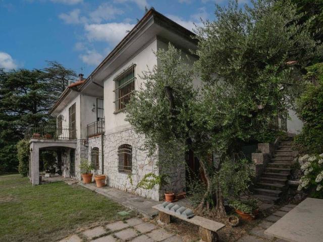 Villa Indipendente in vendita a Levante, Serra Riccò