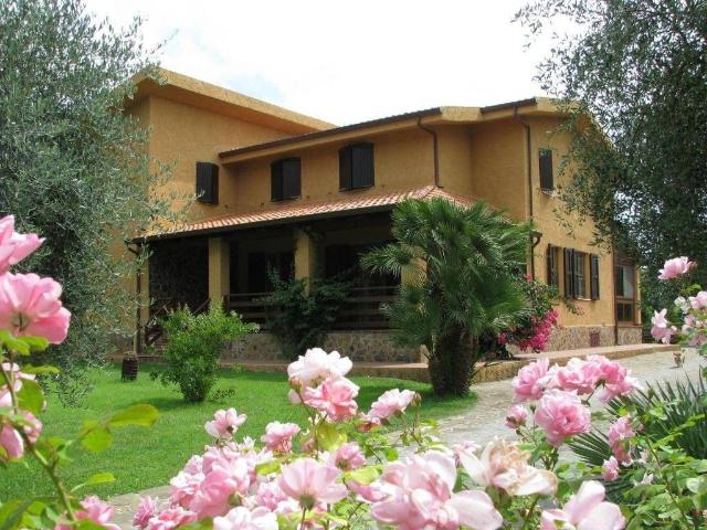 Villa Indipendente in vendita a Alghero, Sardigna/Sardegna