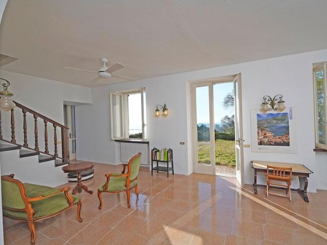 Villa Indipendente in vendita a Comunità Montana Parco Alto Garda bresciano, Gardone Riviera