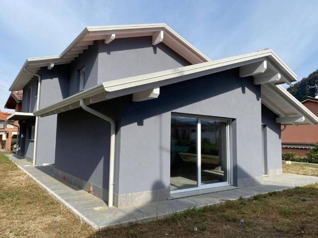 Villa Indipendente in vendita a Comunità Montana del Piambello, Lavena Ponte Tresa