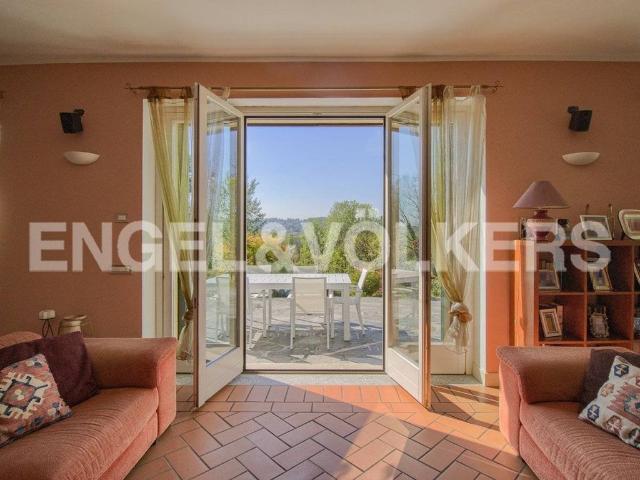 Villa Indipendente in vendita a Varese, Lombardia