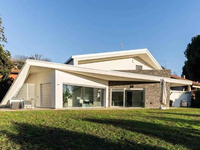 Villa Indipendente in vendita a Triuggio, Lombardia