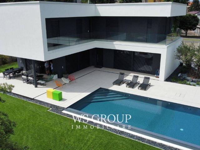Villa Indipendente in vendita a Carate Brianza, Lombardia