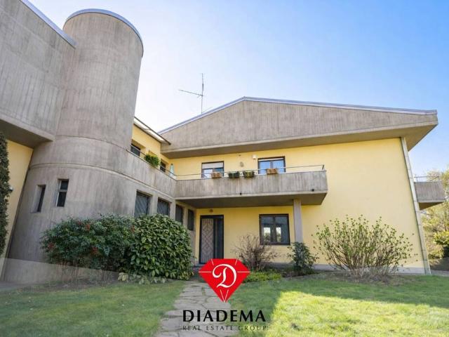 Villa Indipendente in vendita a Castronno, Lombardia
