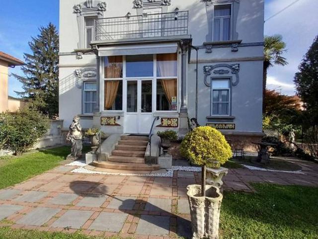 Villa Indipendente in vendita a Arcisate, Varese