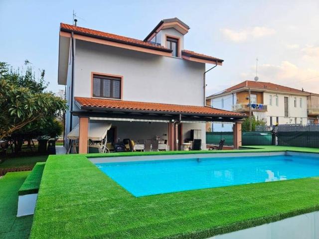 Villa Indipendente in vendita a Pescarito, Piemonte