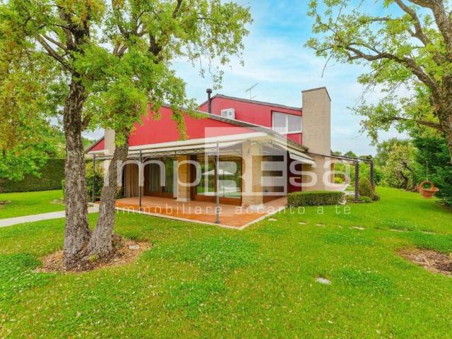 Villa Indipendente in vendita a Refrontolo, Veneto