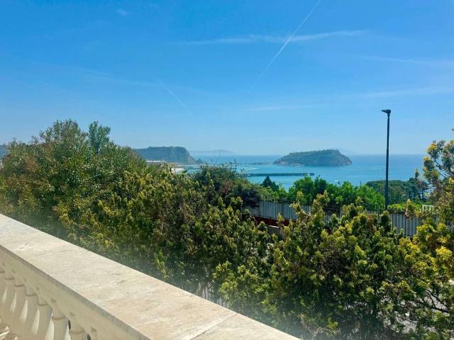 Villa Indipendente in vendita a Pisciarelli, Pozzuoli