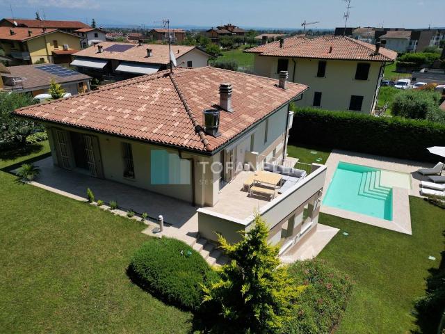 Villa Indipendente in vendita a Rivoltella del Garda, Desenzano Del Garda
