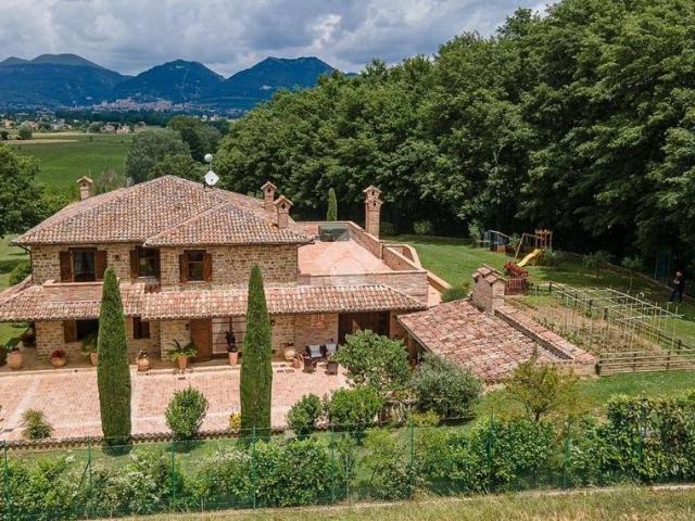 Villa Indipendente in vendita a Gubbio, Umbria