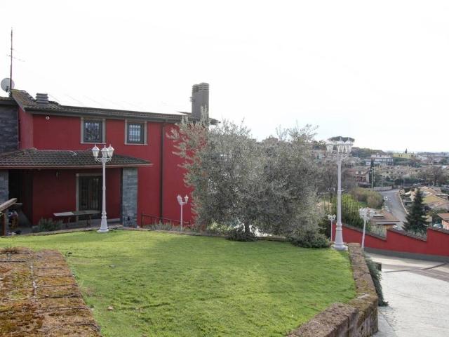 Villa Indipendente in vendita a Colle Laghetto, Marco Simone
