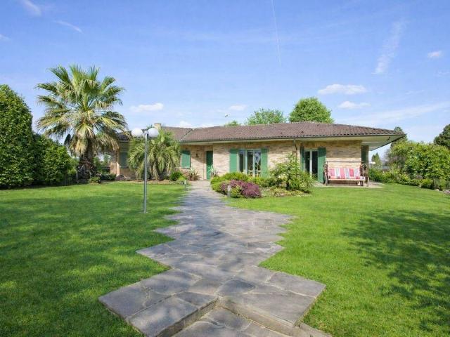 Villa Indipendente in vendita a Lazzate, Lombardia